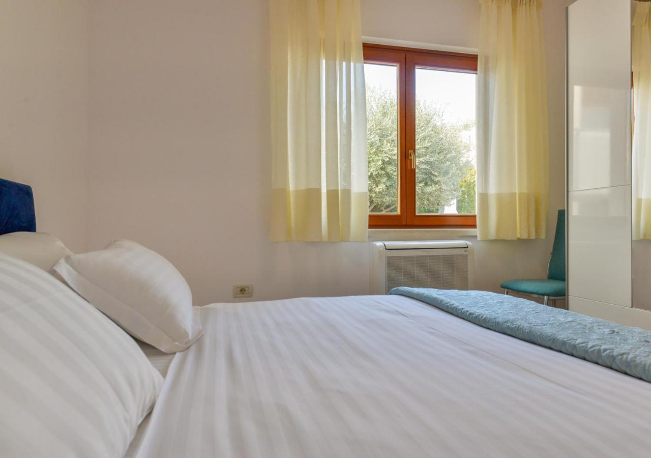 Apartments Leona Umag Exterior foto